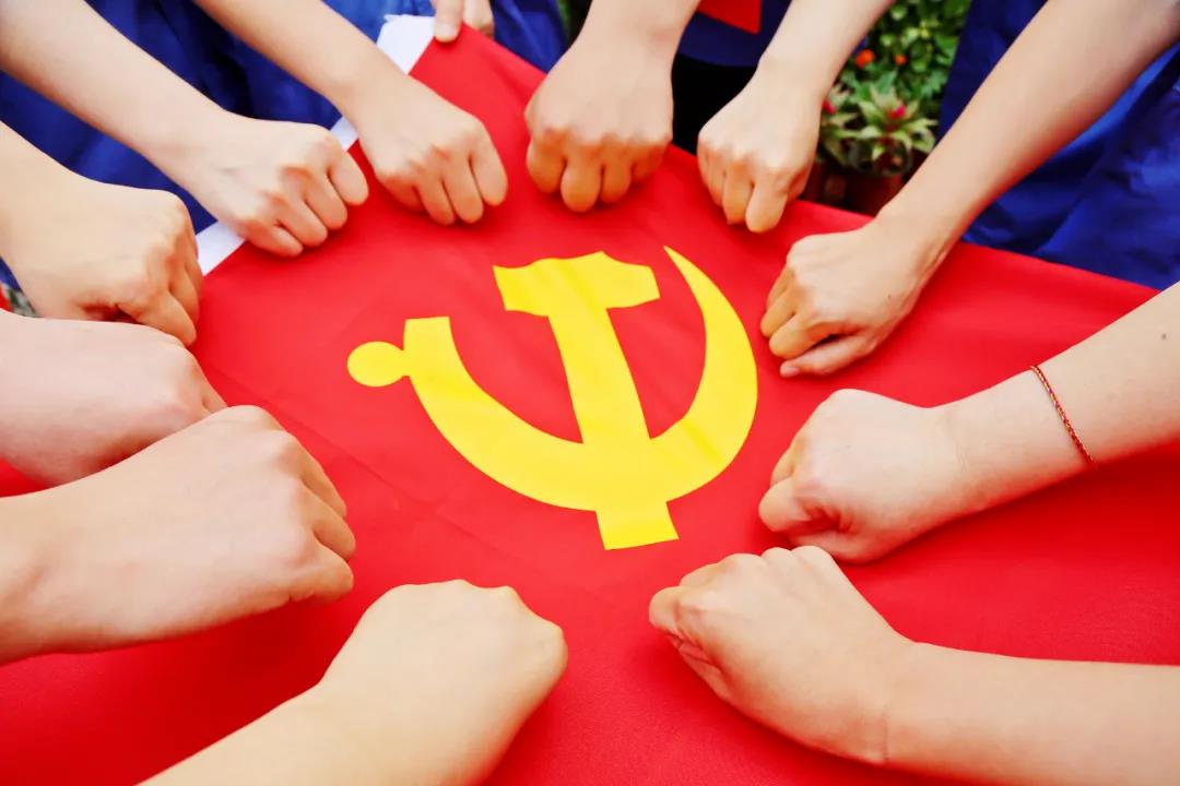 山西省二产区的国精产品麻豆机械有限公司热烈庆祝中国共产党成立100周年